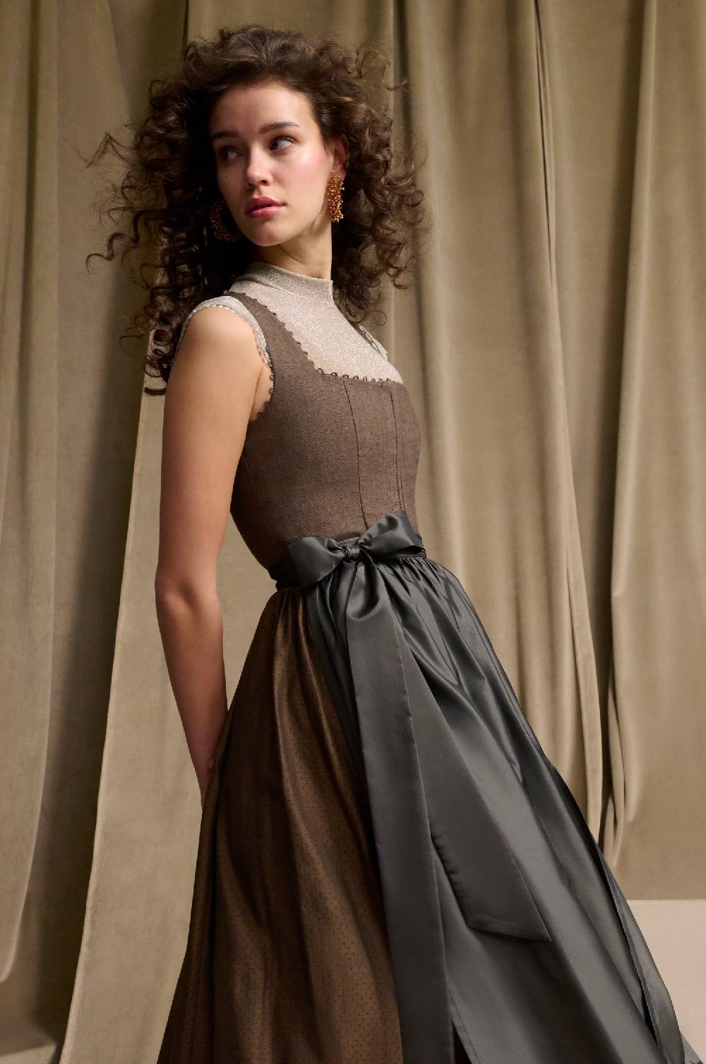 Kinga Mathe Dirndl München in Taupe Bis zu 60% Rabatt