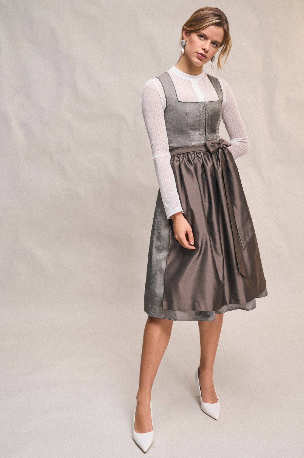 Kinga Mathe Dirndl Fabia in Schlamm Saisonschlussverkauf