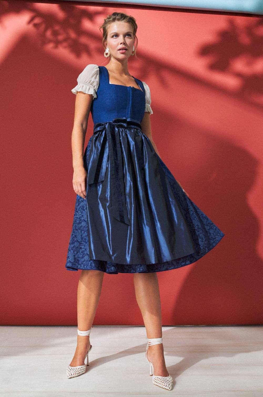 Kinga Mathe Dirndl Lazise in Nachtblau Vierteljährliche Förderung