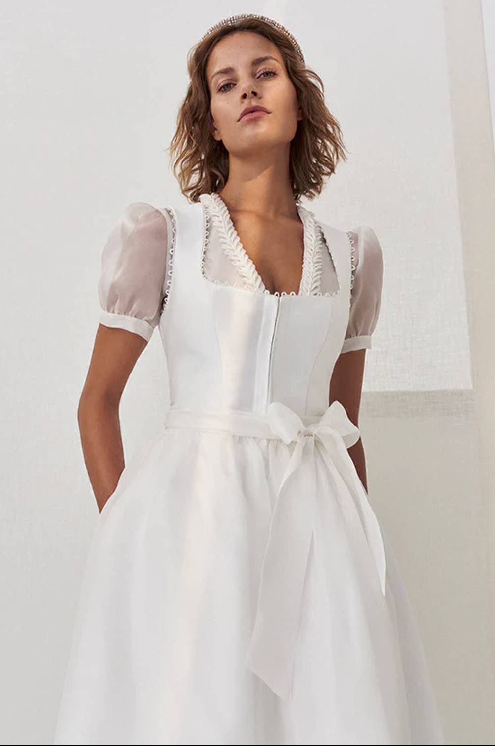 Kinga Mathe Brautdirndl Elea in Weiß 50% Rabatt für begrenzte Zeit