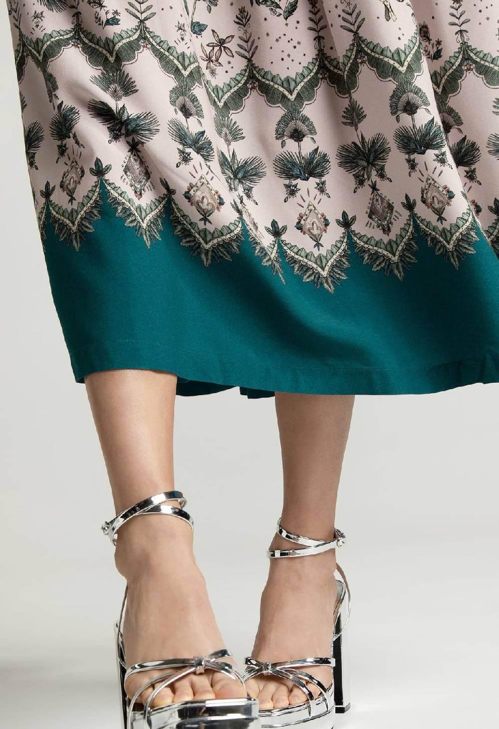 Lovjoi Dress SORAIDA Neueste Stile