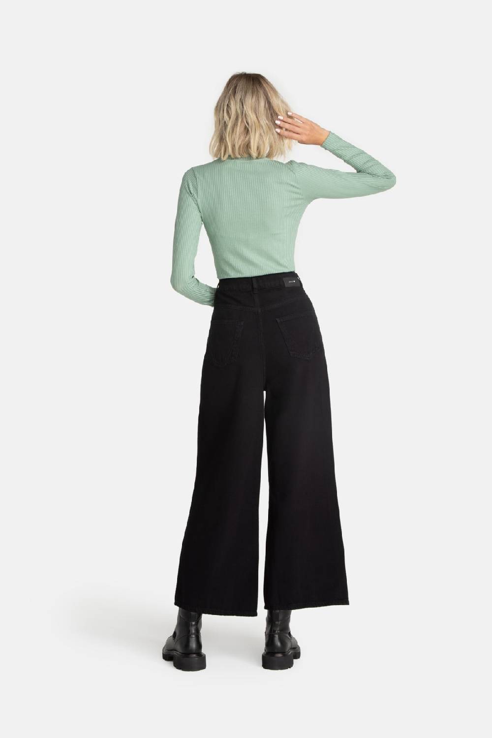Lovjoi Wide Cropped Jeans BARLERIA Black Overdyed Exklusivangebot