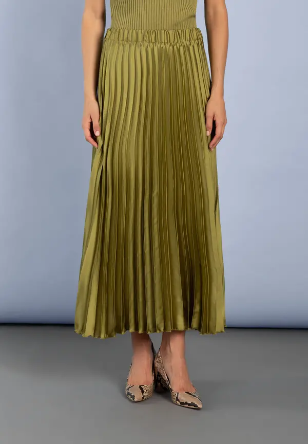 More & More Satin Plisséerock, soft moss green Zeitlich begrenztes Angebot