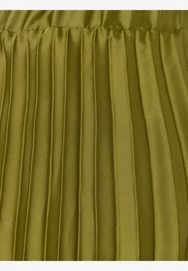 More & More Satin Plisséerock, soft moss green Zeitlich begrenztes Angebot