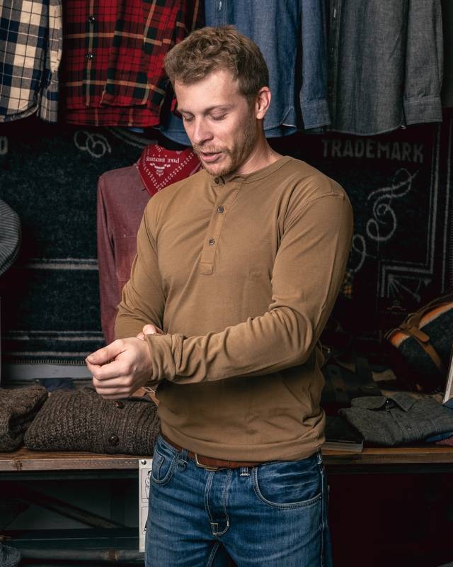 Pike Brothers 1927 Henley Shirt long sleeve Mojave brown Heißer Verkauf